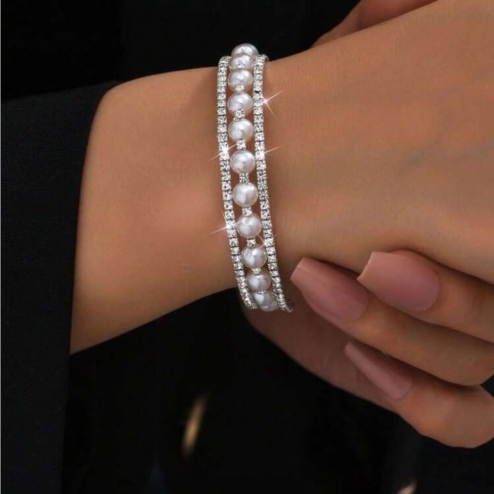 Elegant Silver and White Pearl Bracelet
